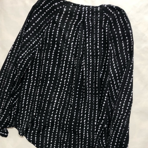 Silence + Noise black and white cross front top - Picture 5 of 5